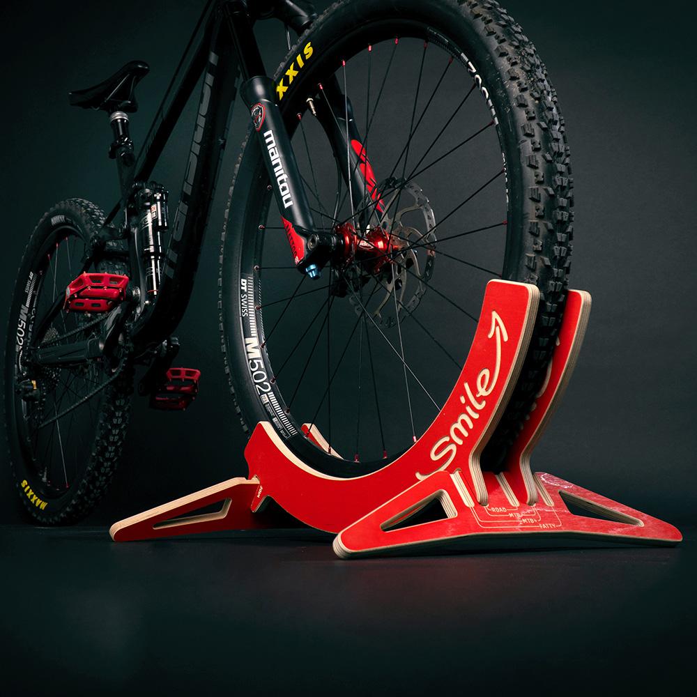 SMILE Fahrradständer| Universeller Fahrradständer für Mountainbikes, Rennräder und Fatbikes – MTB Hopper